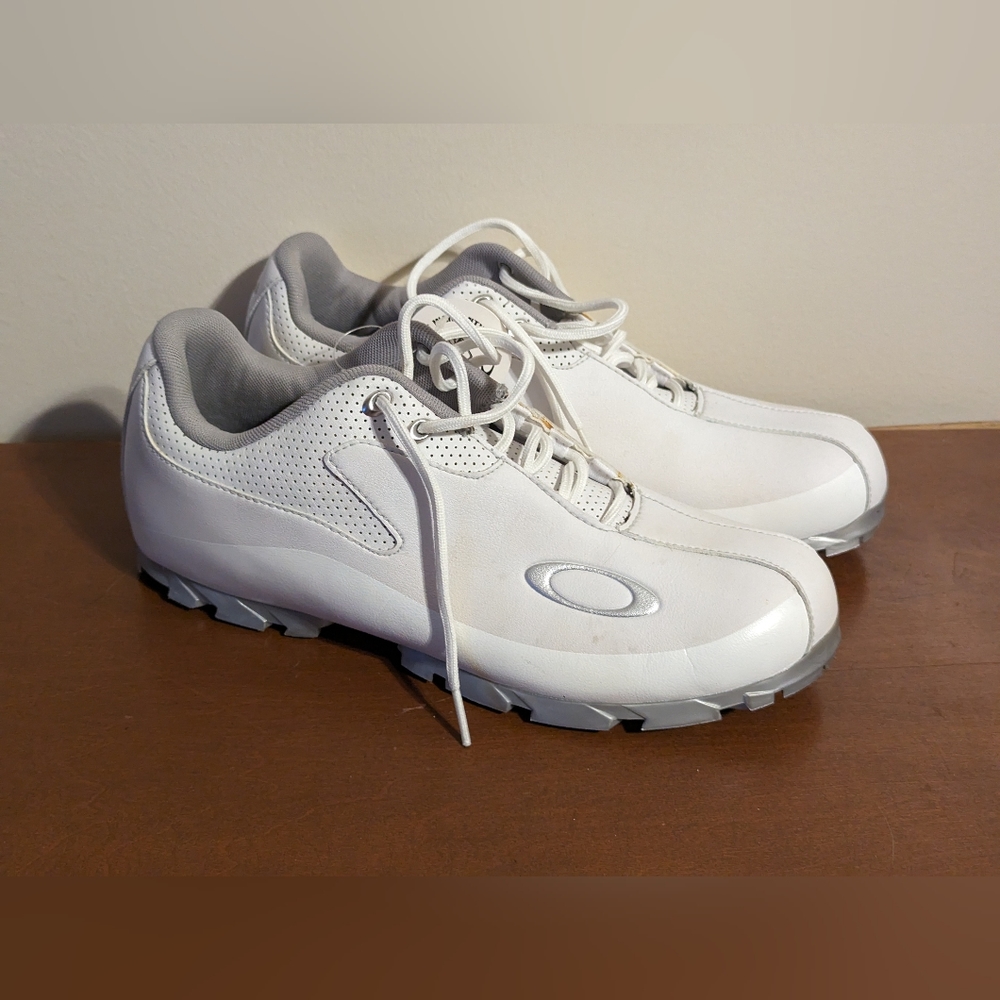 White Oakley Golf Cleat, size 9